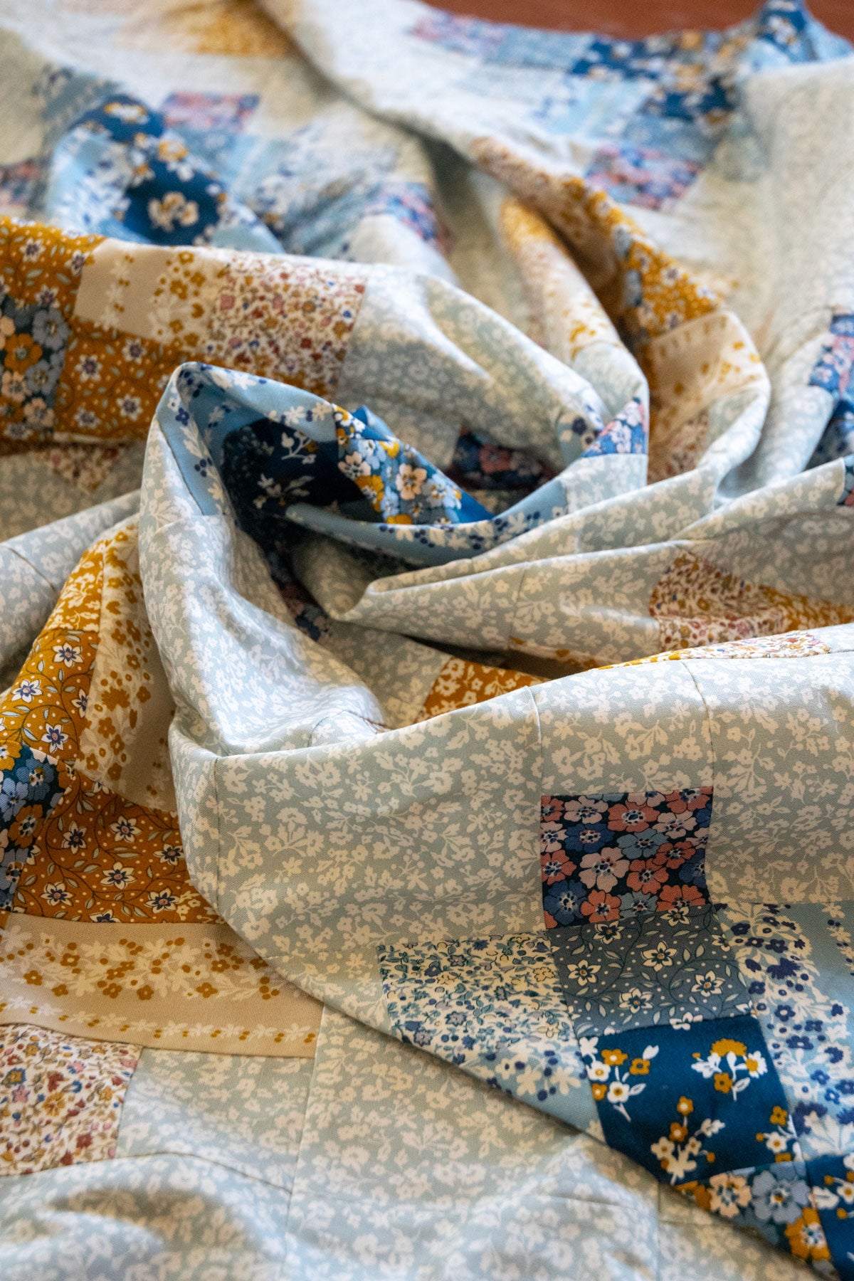 Denim Florals Granny Cabin Quilt Kit – Lindley General Store