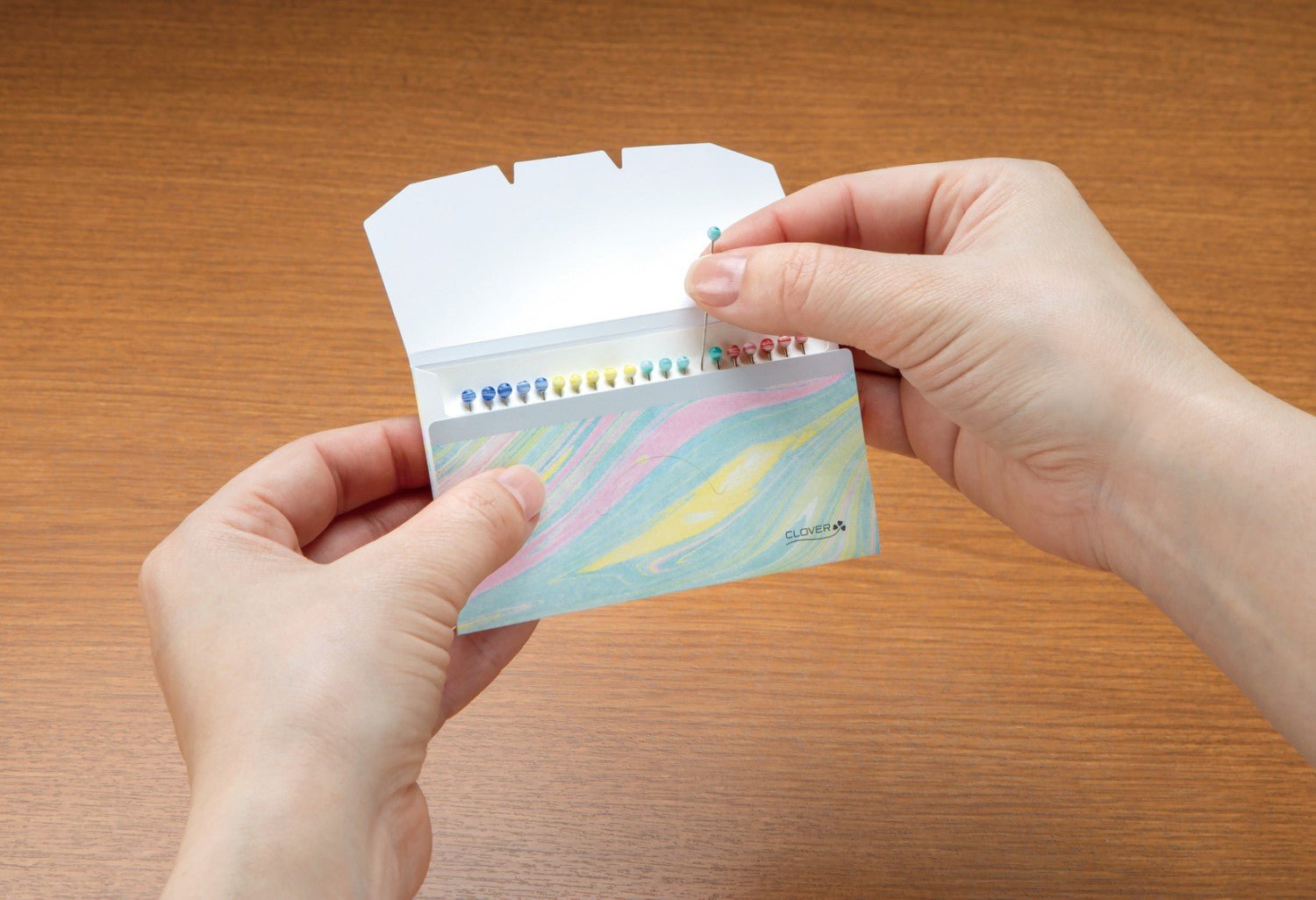 CLOVERMarbled Glass Head Pins 20ctStraight Pins