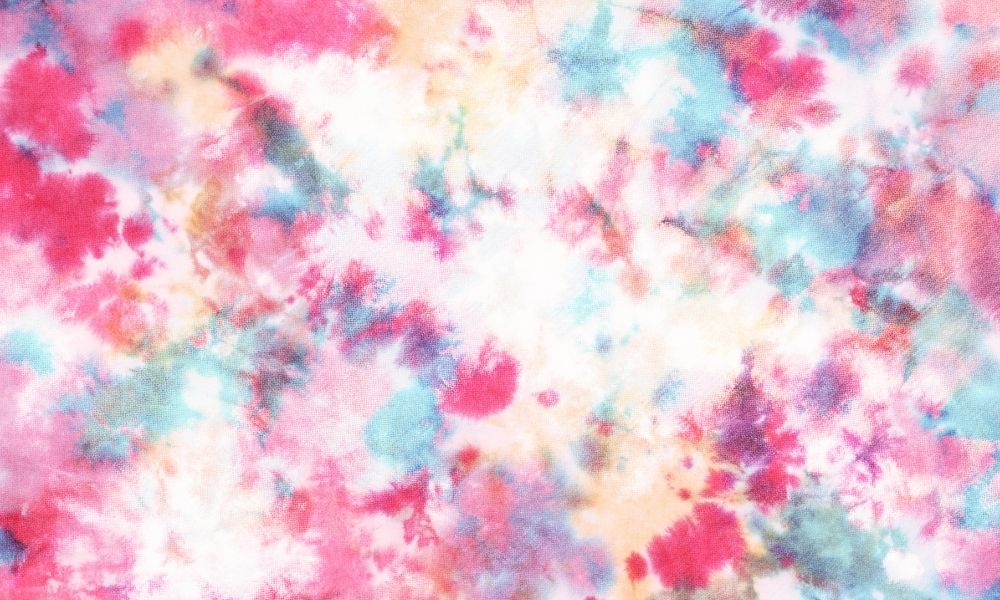The Differences Between Batik and Tie-Dye Fabrics